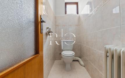 Na predaj rodinný dom s bazénom, Dvory nad Žitavou