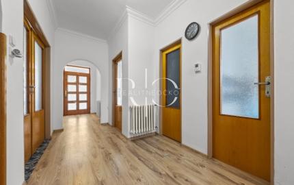 Na predaj rodinný dom s bazénom, Dvory nad Žitavou