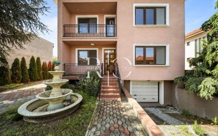 Na predaj rodinný dom s bazénom, Dvory nad Žitavou