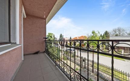 Na predaj rodinný dom s bazénom, Dvory nad Žitavou