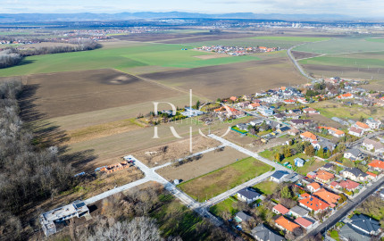Na predaj stavebné pozemky v novej časti  obce Hrubý Šúr