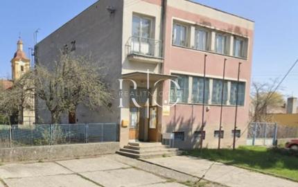Na predaj budova s pozemkami - Veľké Ludince - okr.Levice