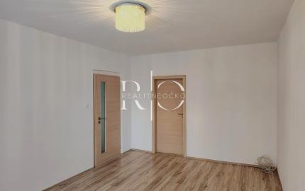 REZERVOVANÝ, predaj, 3 izbový byt s logiou,, Poprad-Západ