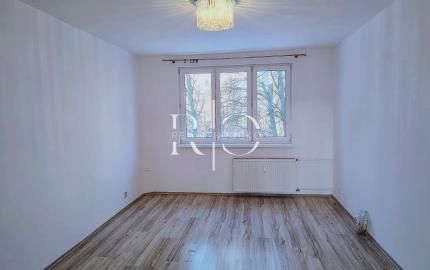 REZERVOVANÝ, predaj, 3 izbový byt s logiou,, Poprad-Západ