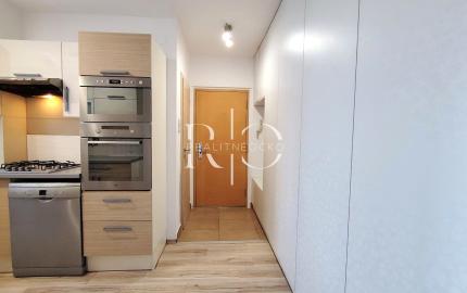 REZERVOVANÝ, predaj, 3 izbový byt s logiou,, Poprad-Západ