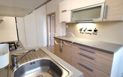 REZERVOVANÝ, predaj, 3 izbový byt s logiou,, Poprad-Západ