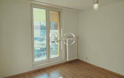 REZERVOVANÝ, predaj, 3 izbový byt s logiou,, Poprad-Západ