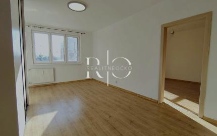 REZERVOVANÝ, predaj, 3 izbový byt s logiou,, Poprad-Západ