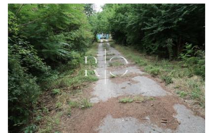 Na predaj rozsiahlý pozemok s budovou a garážou, Nové Zámky