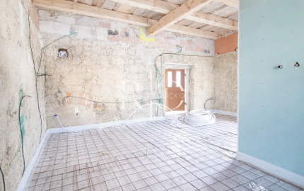 Štýlový kamenný dom s veľkým pozemkom – Malá Čausa