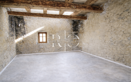 Štýlový kamenný dom s veľkým pozemkom – Malá Čausa