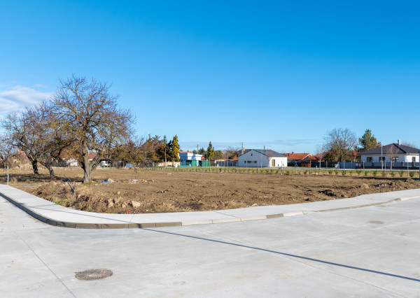 Predaj stavebný pozemok  v novej časti  obce Hrubý Šúr-Senec