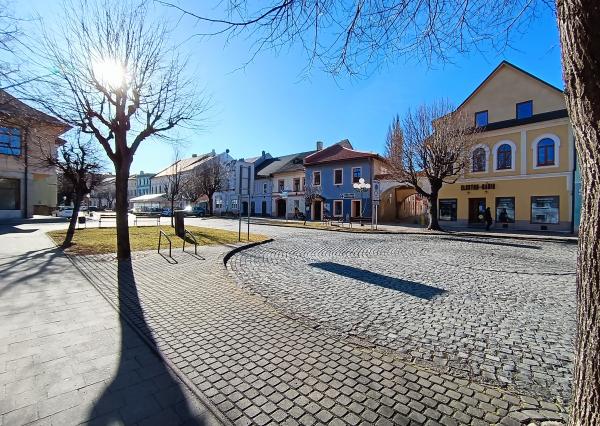 Prenájom, obchodný priestor v centre mesta Kežmarok, 100 m2