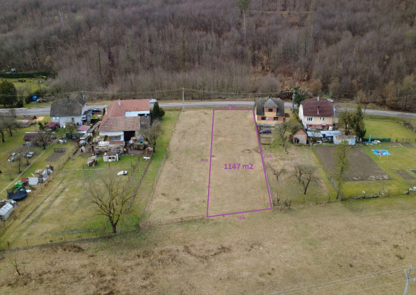 Na predaj stavebný pozemok o výmere 1142 m2 v k. ú. Horné Srnie, okres Trenčín