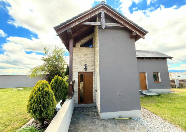 Na predaj rodinný dom s bazénom v lokalite Spišský Štvrtok