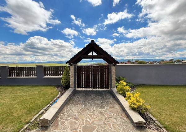 Na predaj rodinný dom s bazénom v lokalite Spišský Štvrtok