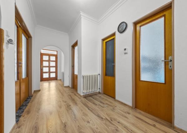 Na predaj rodinný dom s bazénom, Dvory nad Žitavou