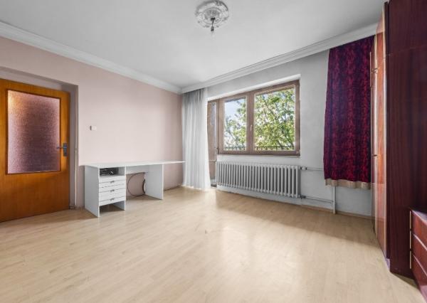 Na predaj rodinný dom s bazénom, Dvory nad Žitavou