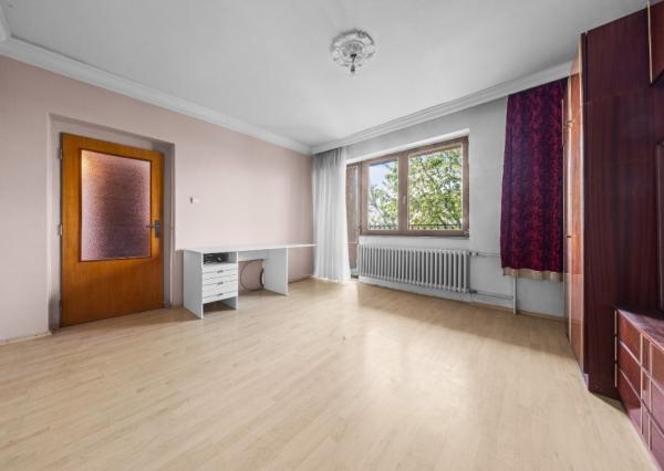 Na predaj rodinný dom s bazénom, Dvory nad Žitavou