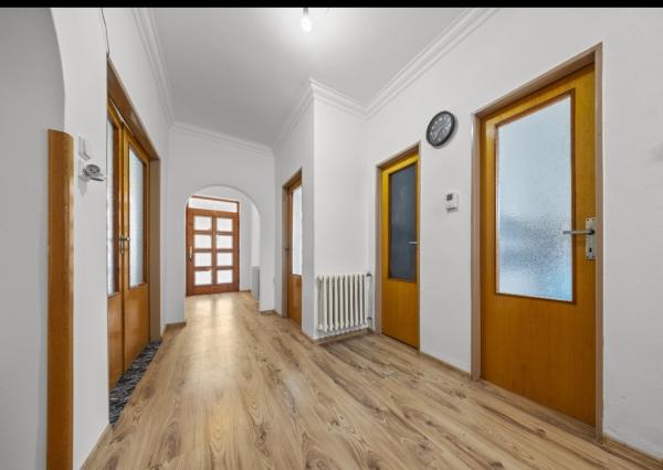 Na predaj rodinný dom s bazénom, Dvory nad Žitavou