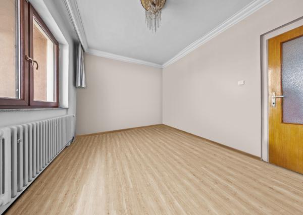 Na predaj rodinný dom s bazénom, Dvory nad Žitavou