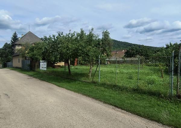 Stavba + pozemky na predaj v obci Košeca, okr. Ilava