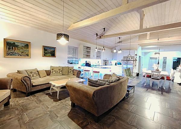 Na predaj EXKLUZÍVNA Vila v lokalite Veľký Slavkov