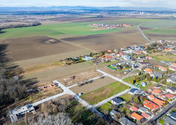 Na predaj stavebné pozemky v novej časti  obce Hrubý Šúr