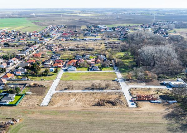 Na predaj stavebné pozemky v novej časti  obce Hrubý Šúr
