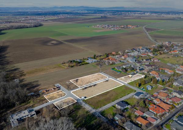 Na predaj stavebné pozemky v novej časti  obce Hrubý Šúr