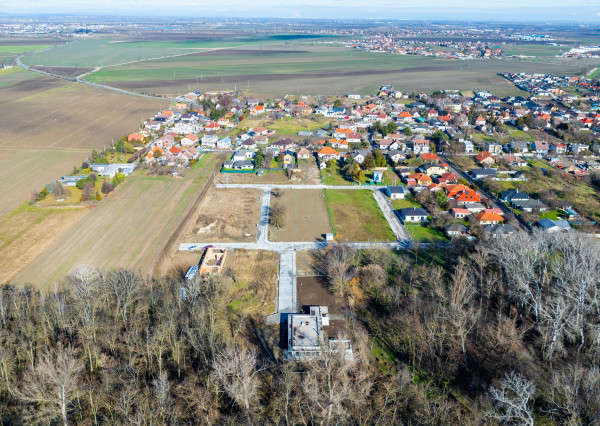 Predaj stavebný pozemok  v novej časti  obce Hrubý Šúr-Senec