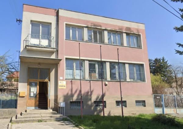 Na predaj budova s pozemkami - Veľké Ludince - okr.Levice