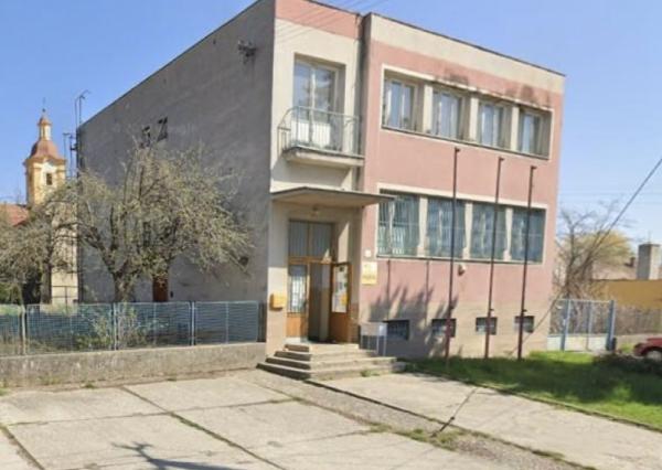 Na predaj budova s pozemkami - Veľké Ludince - okr.Levice