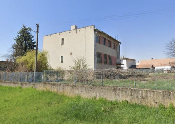 Na predaj budova s pozemkami - Veľké Ludince - okr.Levice