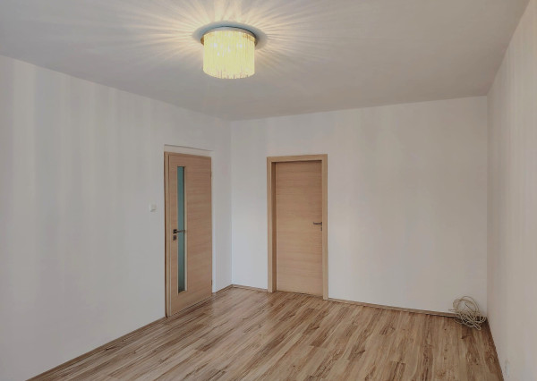 REZERVOVANÝ, predaj, 3 izbový byt s logiou,, Poprad-Západ