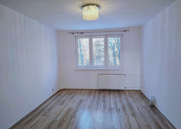 REZERVOVANÝ, predaj, 3 izbový byt s logiou,, Poprad-Západ