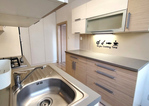 REZERVOVANÝ, predaj, 3 izbový byt s logiou,, Poprad-Západ