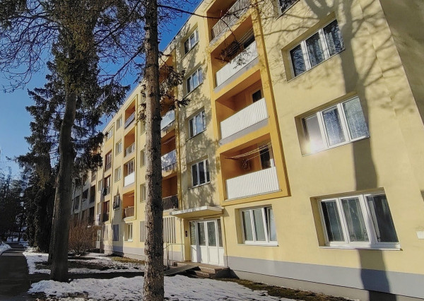 REZERVOVANÝ, predaj, 3 izbový byt s logiou,, Poprad-Západ