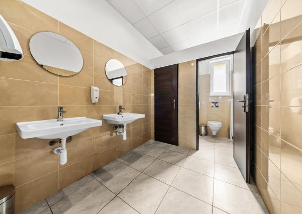 Na predaj   RD  s polyfunkciou, - okr. Zvolen