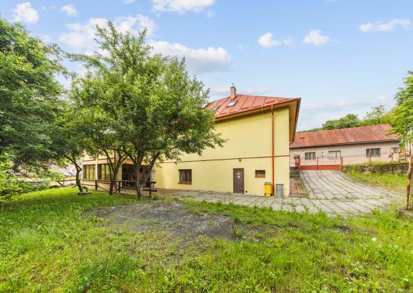 Na predaj   RD  s polyfunkciou, - okr. Zvolen