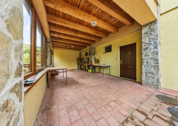 Na predaj   RD  s polyfunkciou, - okr. Zvolen