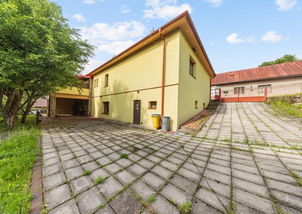 Na predaj   RD  s polyfunkciou, - okr. Zvolen