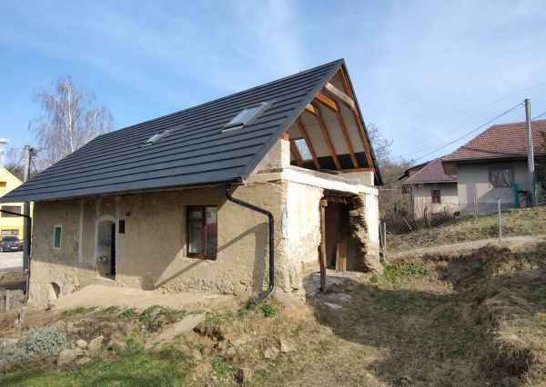 Štýlový kamenný dom s veľkým pozemkom – Malá Čausa