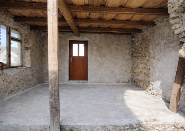 Štýlový kamenný dom s veľkým pozemkom – Malá Čausa