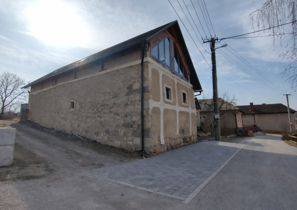 Štýlový kamenný dom s veľkým pozemkom – Malá Čausa