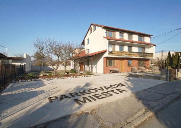 Na predaj rodinný dom a parkovaním - Nižná Šebastová, Prešov