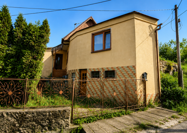 Na predaj rodinný dom, obec Zliechov, okr. Ilava