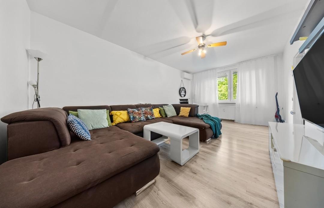 Na predaj rodinný dom s bazénom, Dvory nad Žitavou