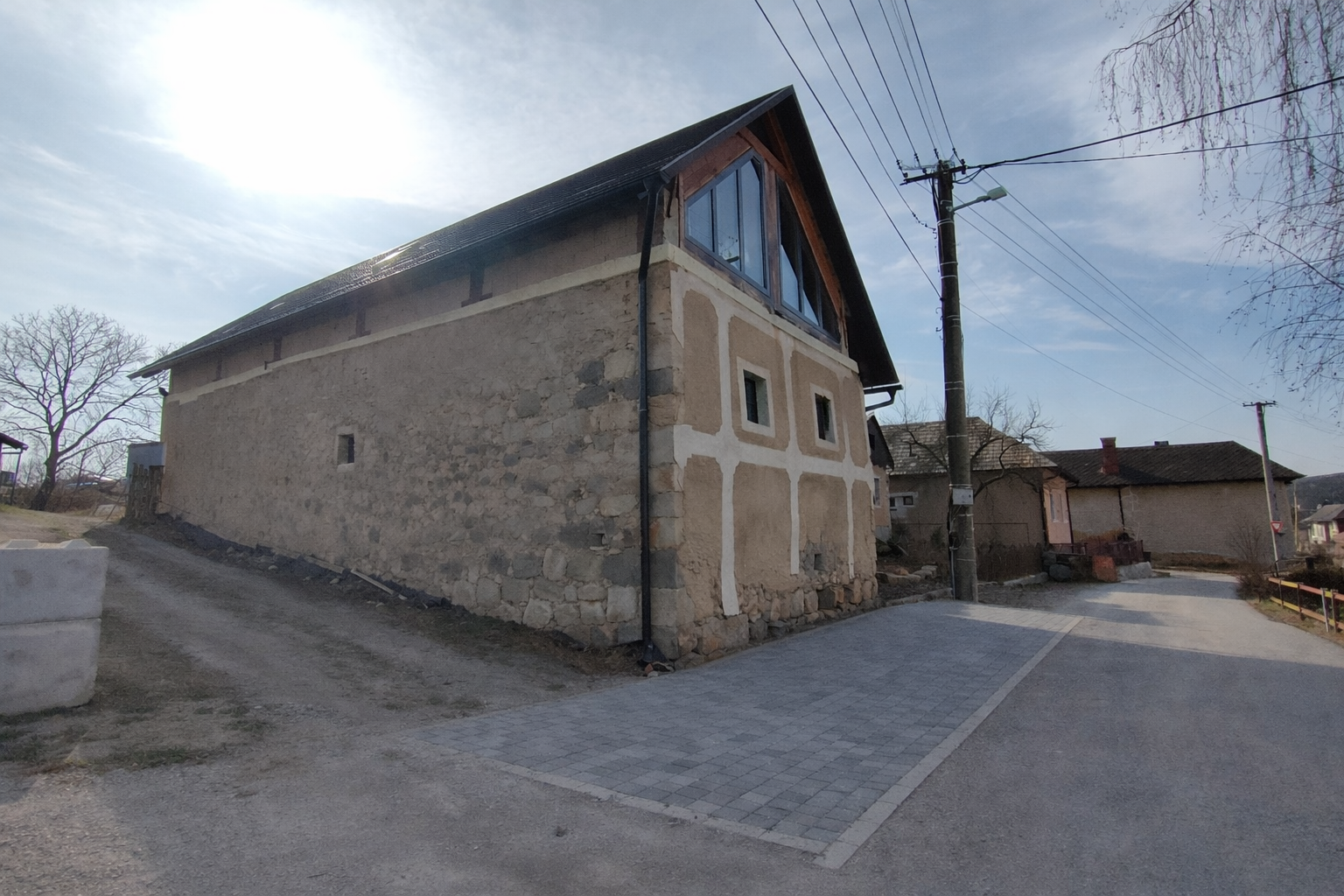 Štýlový kamenný dom s veľkým pozemkom – Malá Čausa